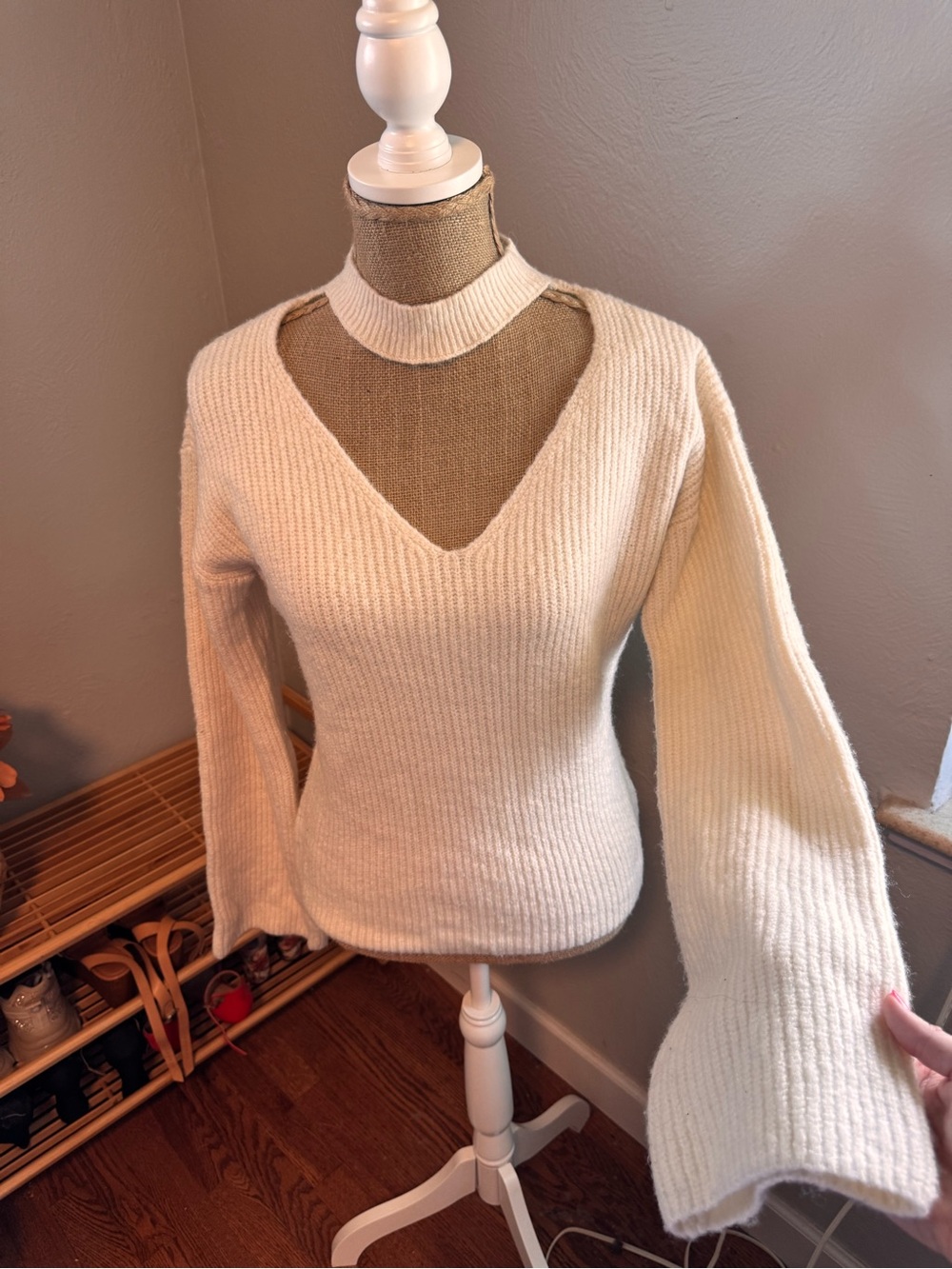 Guess Cream Ribbed V‑Neck Sweater with Choker Cutout